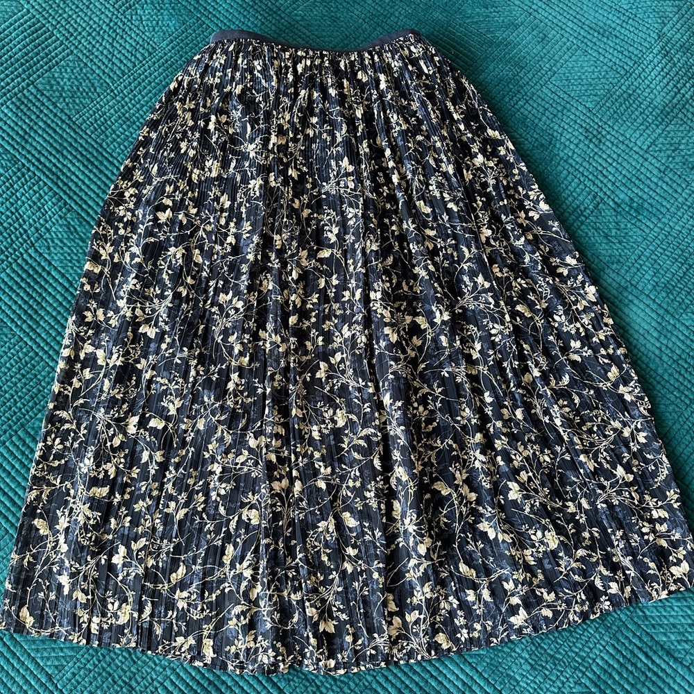 Uniqlo Elegant Dark Skirt